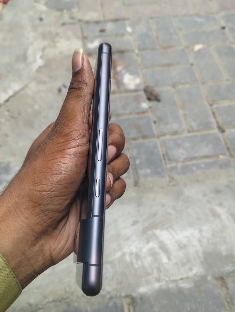 Google Pixel 7 4