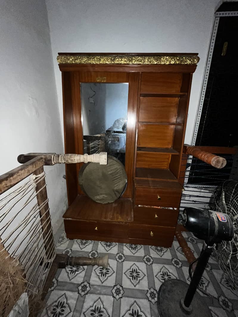 Dressing Table 0