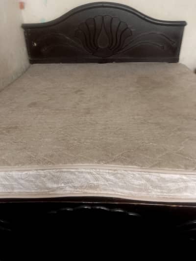 Condition achi he 13 saal Purana he mattress sath he aiske