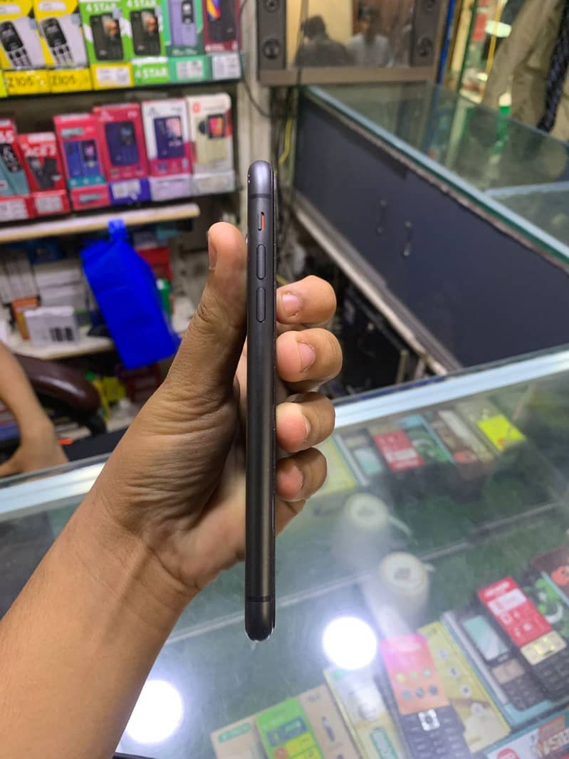 Apple iPhone 11 5