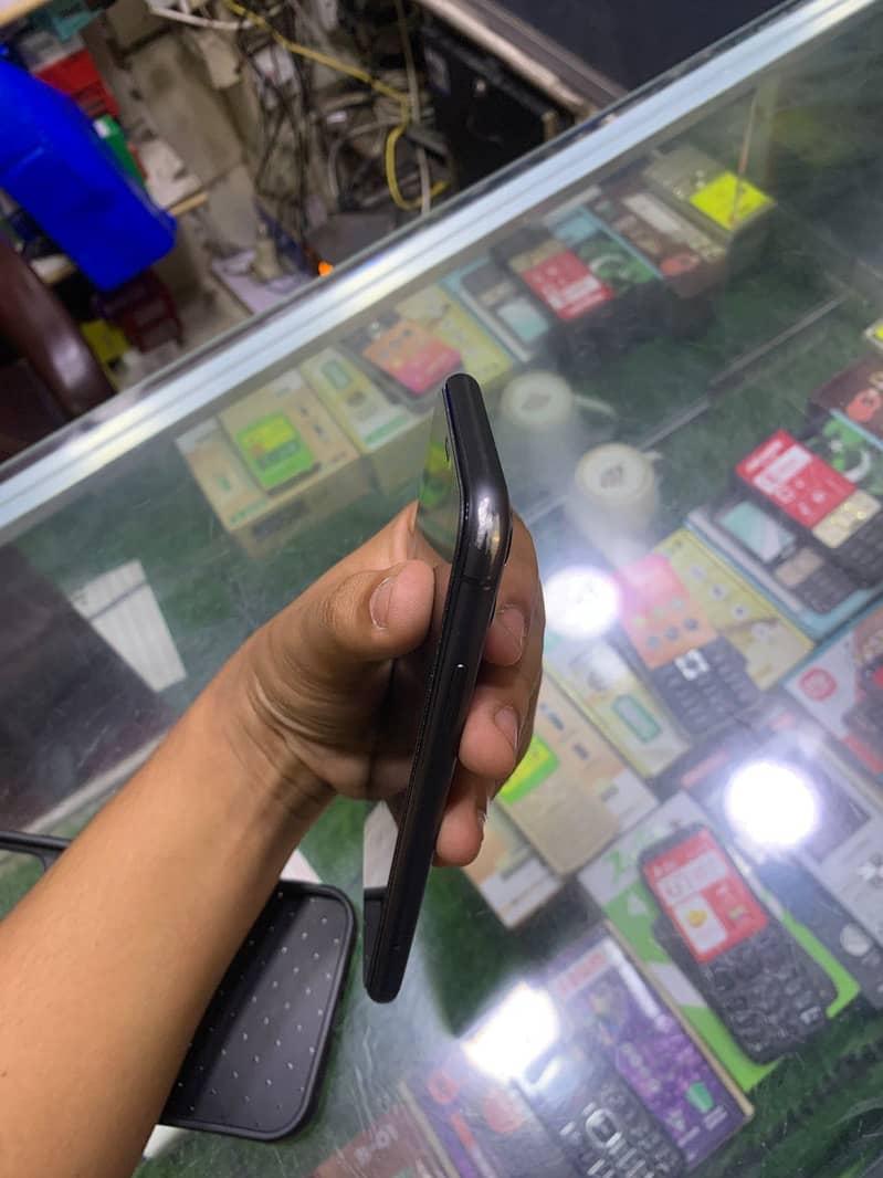 Apple iPhone 11 7