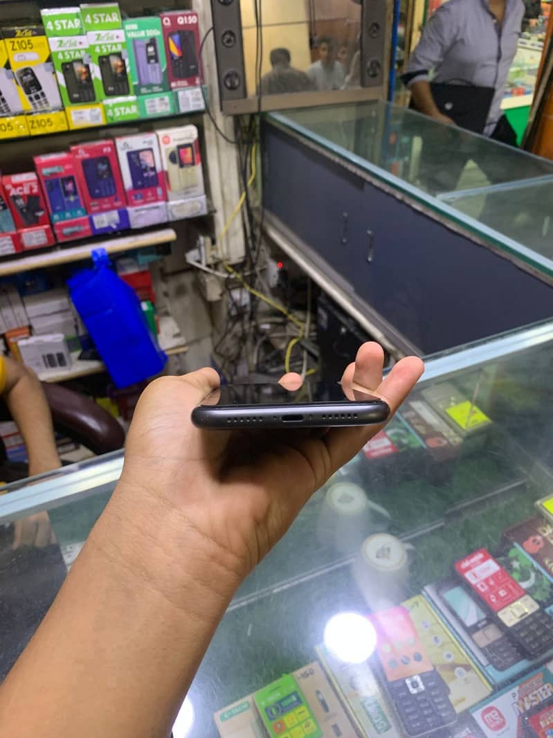 Apple iPhone 11 8