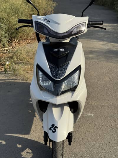 Metro thrill electric scooty