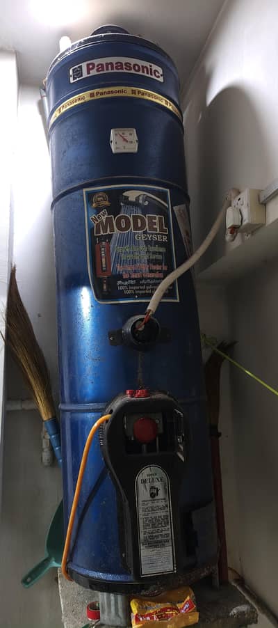 Used 30 Gallon Dual Geyser – Gas Working, Electric Untested
