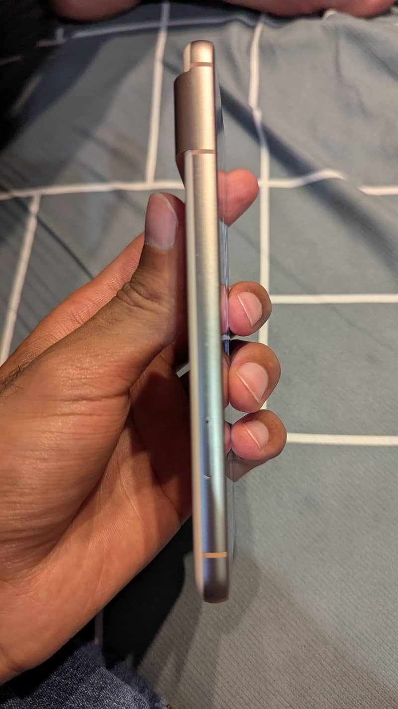 Google Pixel 8 4