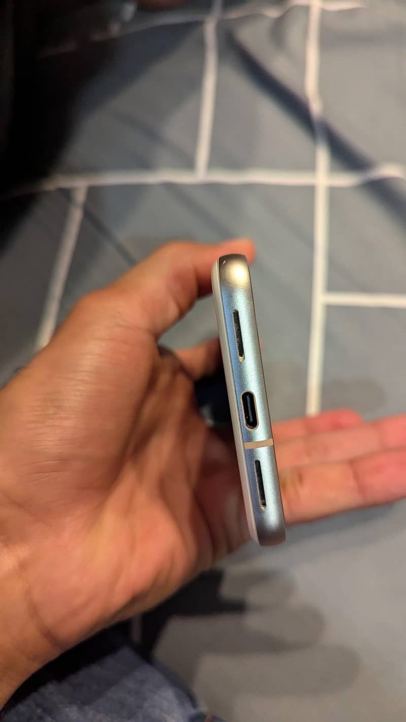 Google Pixel 8 5
