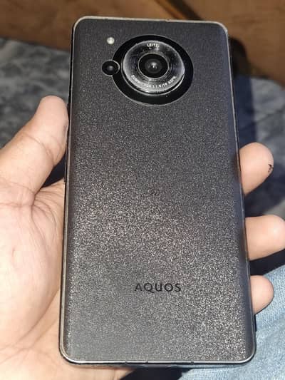 Aquos R7 5G. 12/256