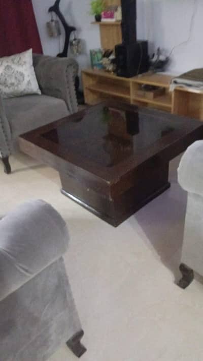 Urgent Sale – Wooden Center Table Set