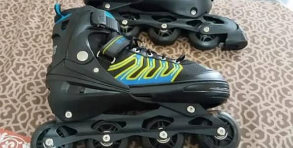 SKATING SHOES