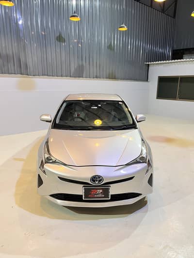 Toyota Prius S LED