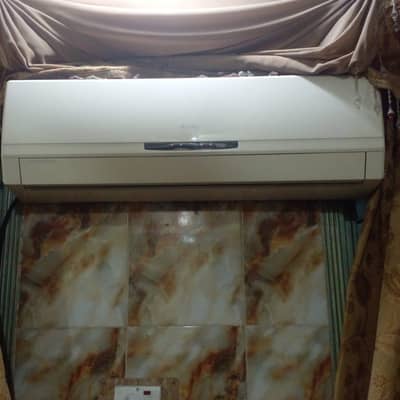 1.5 ton Gree Ac with good condition