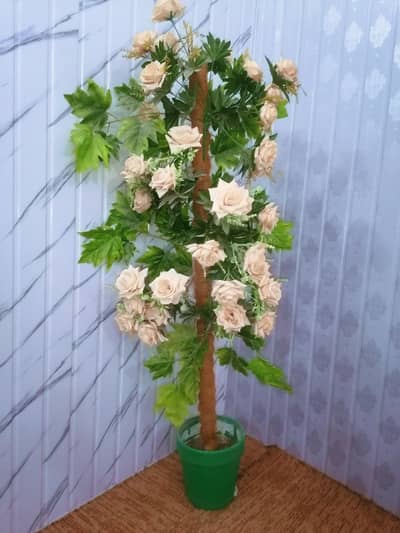 Artificial Rose Tree - Cream Roses with green Learves  - Excellent