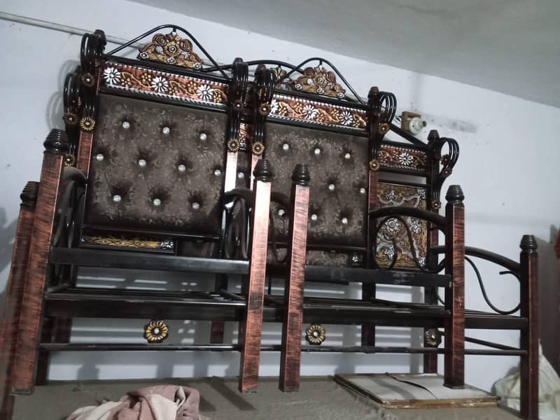 5 سیٹر صوفہ بمعہ گدیاں 2