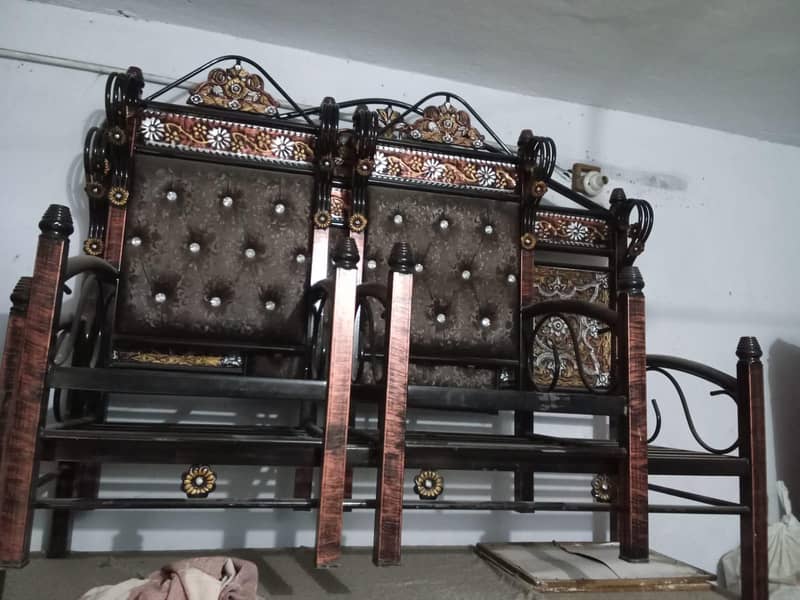 5 سیٹر صوفہ بمعہ گدیاں 3