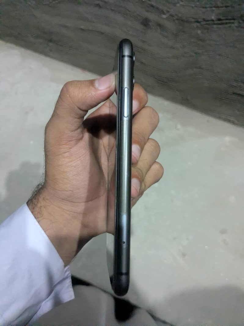 Apple iPhone 11 3