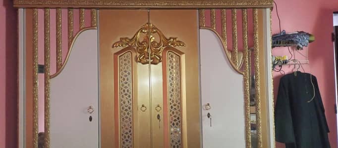 Luxury 3 Door Wardrobe for Sale – Good Condition