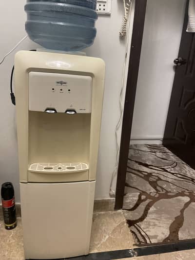 Used hai per condition bilkul thek hai cooling karta hai full