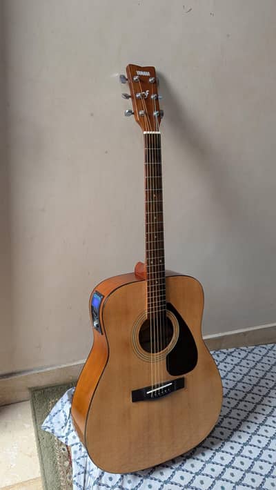 Yamaha F310 (Semi Acoustic)