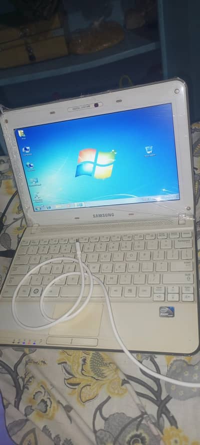 1GB Rem 40GB Hard Disk 8.9inch Mobile Number 03038976065
