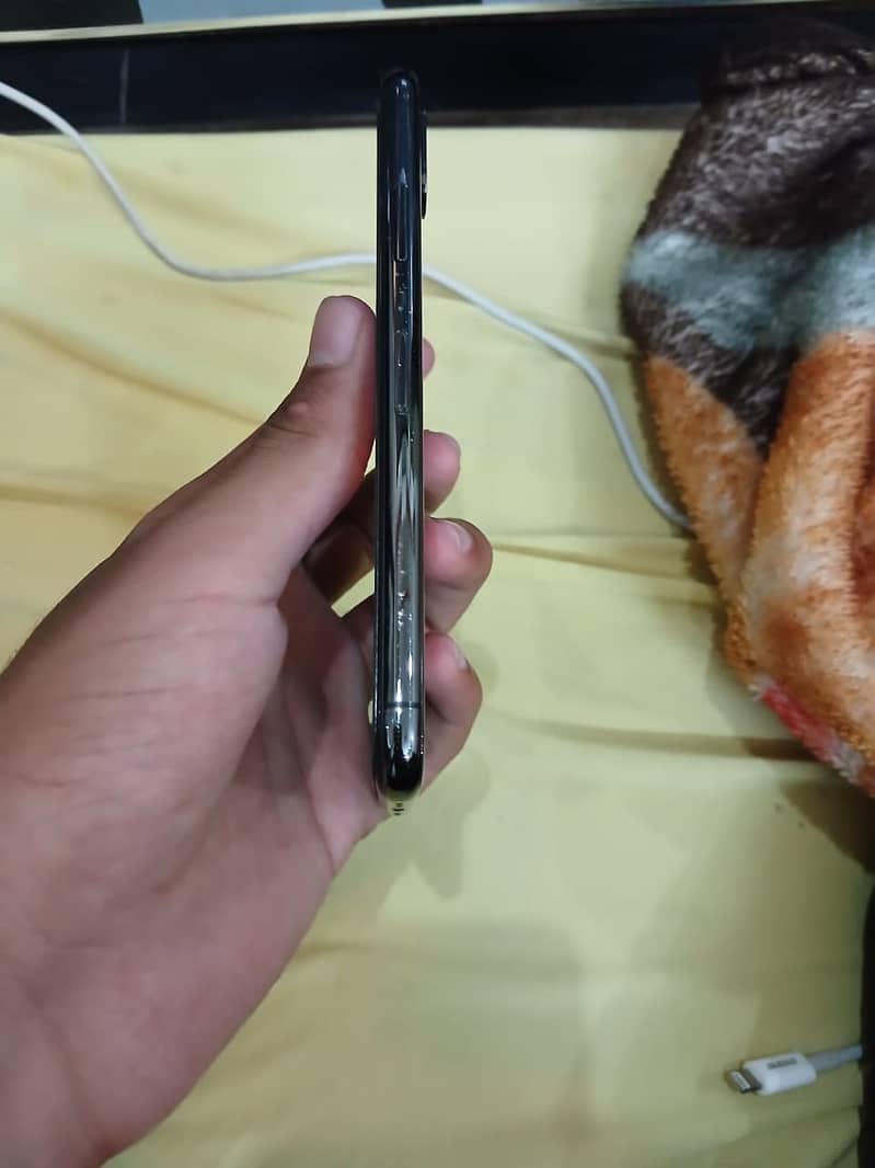 Apple iPhone X 3