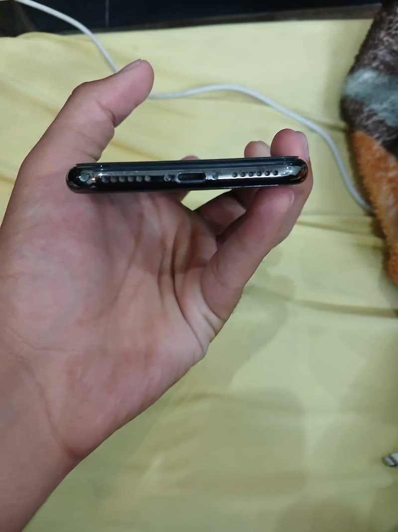 Apple iPhone X 4