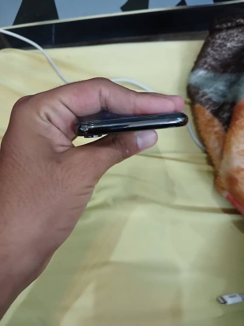 Apple iPhone X 5