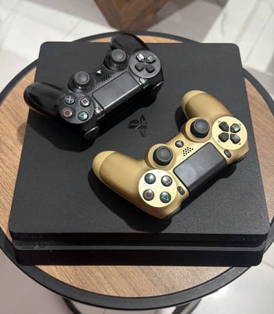 Play Station 4 (Ps 4) Slim 500 gb with two original controllers
