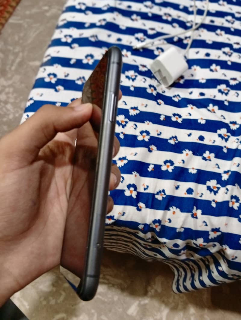 Apple iPhone 11 5
