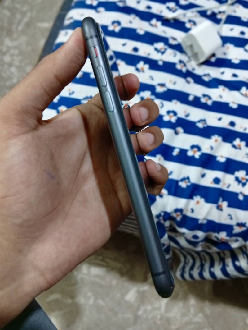Apple iPhone 11 7