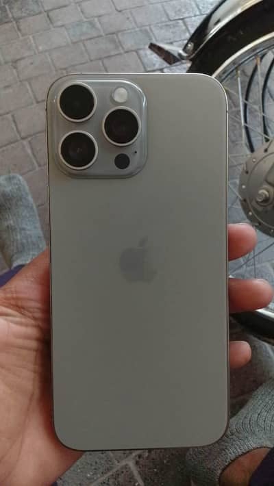 Apple iPhone 16 Pro Max