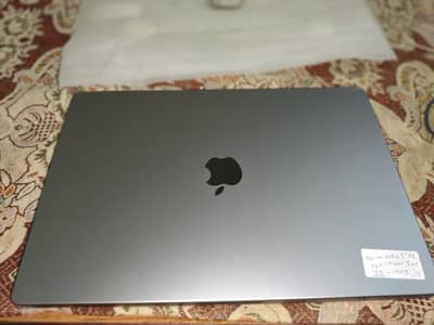 Mac Book Pro M1 Max.