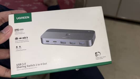 UGREEN USB Switch Selector – 2-In 4-Out USB 3.0 Hub