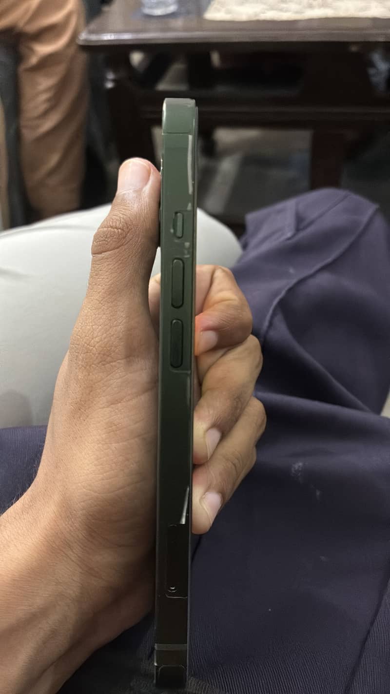 Apple iPhone 13 2