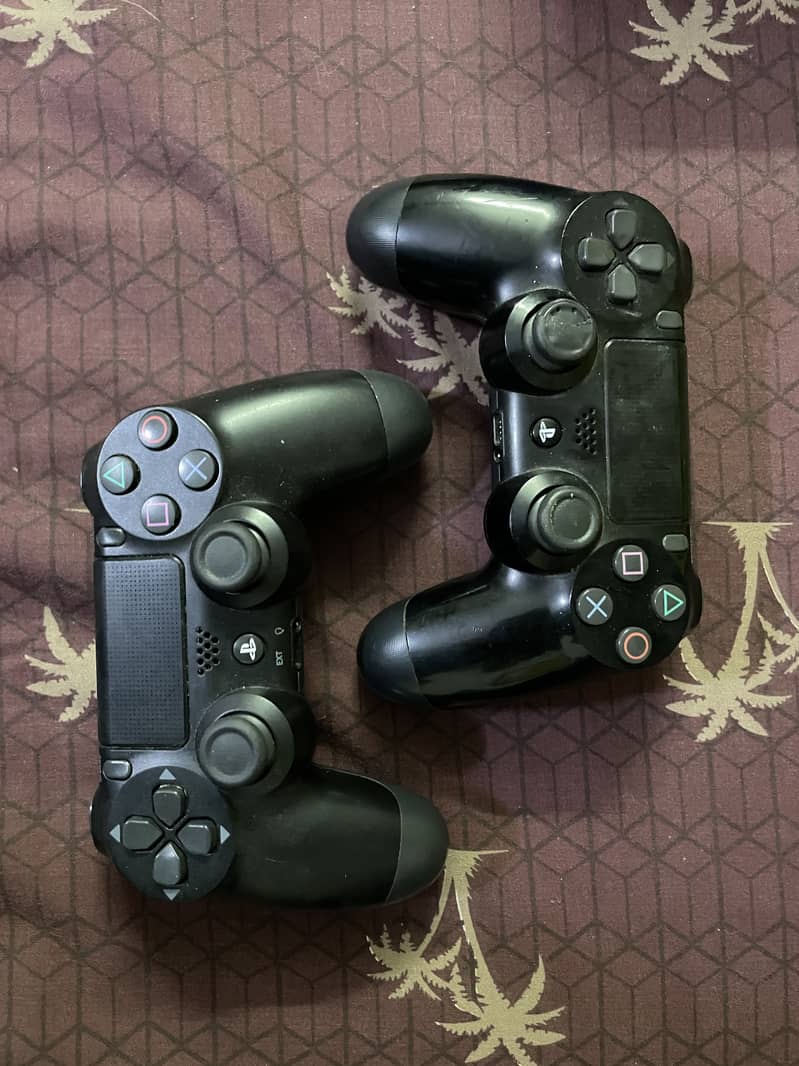 Play Station 4 controller 0