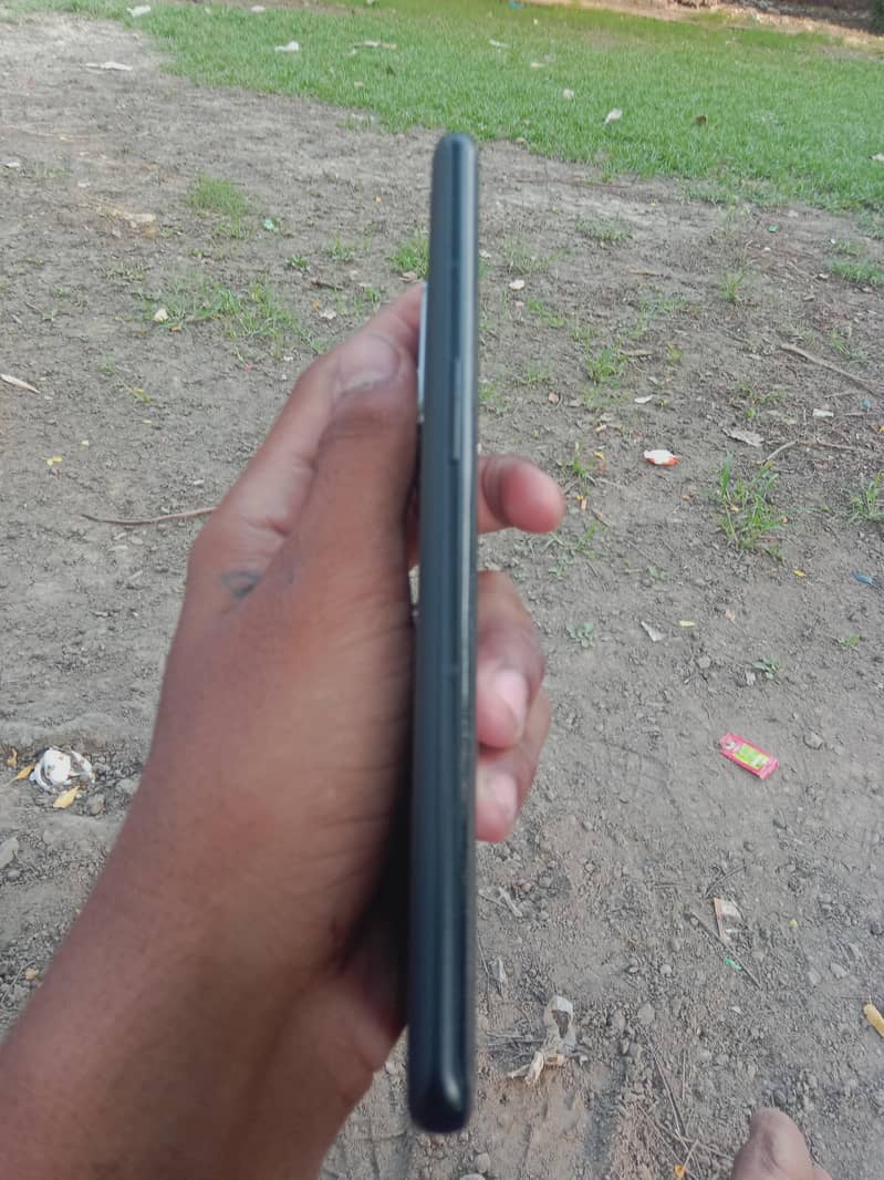 One Plus 10 Pro 4