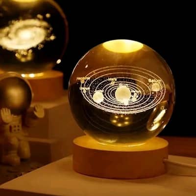 bohat expensive crystal  ka lamp hsi