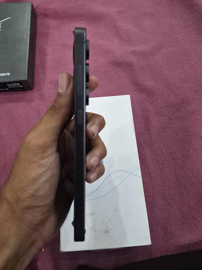 Samsung Mobile S24 fE