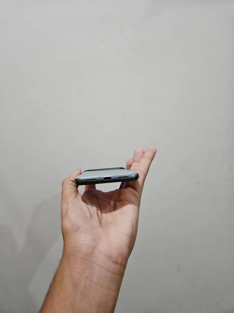 Google Pixel 8 4