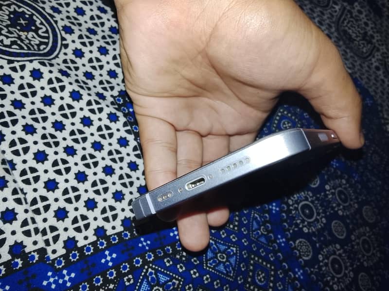 Apple iPhone 14 3
