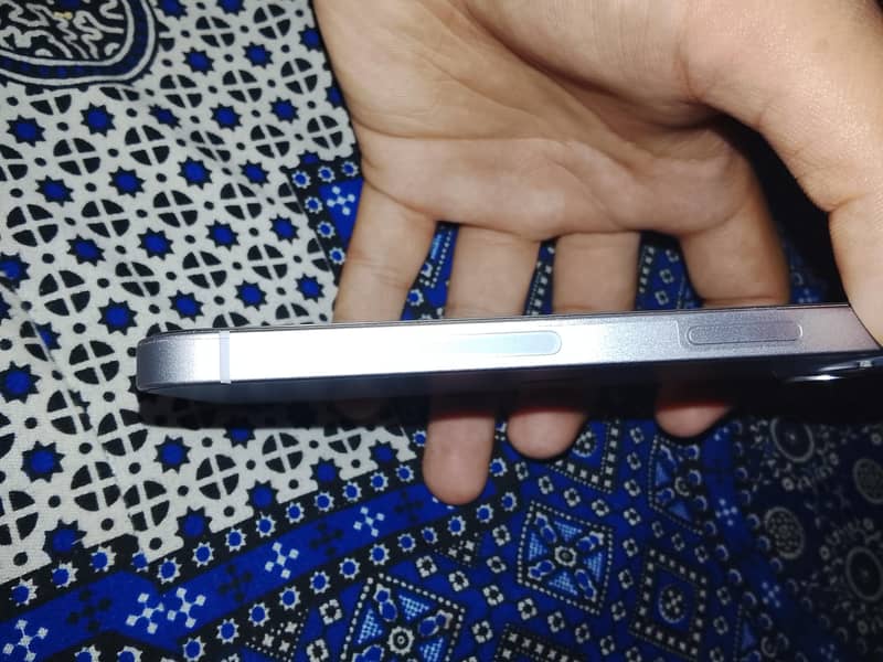 Apple iPhone 14 4
