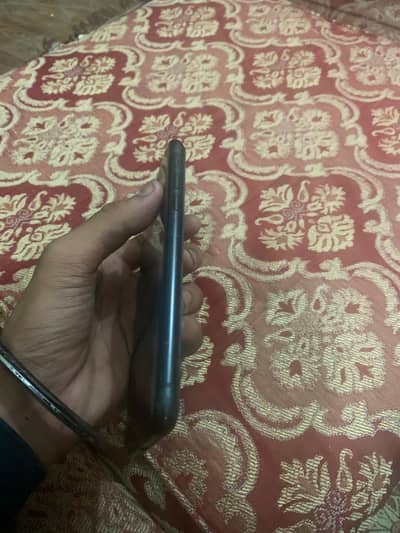 Apple iPhone XR non pta panel break ha batry health 76 all oky