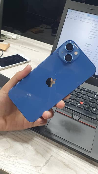 Apple iPhone 13
