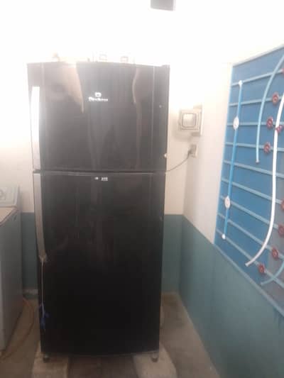 full size Dawlance refrigerater with istaplizer
