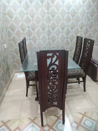 6 Seater Dining Available for urgent sale