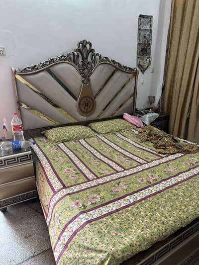 Luxury King Size Bed with 2 Side Tables – Excellent Condition