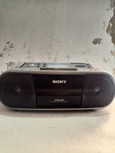 Vintage Sony CFD-S01 boombox