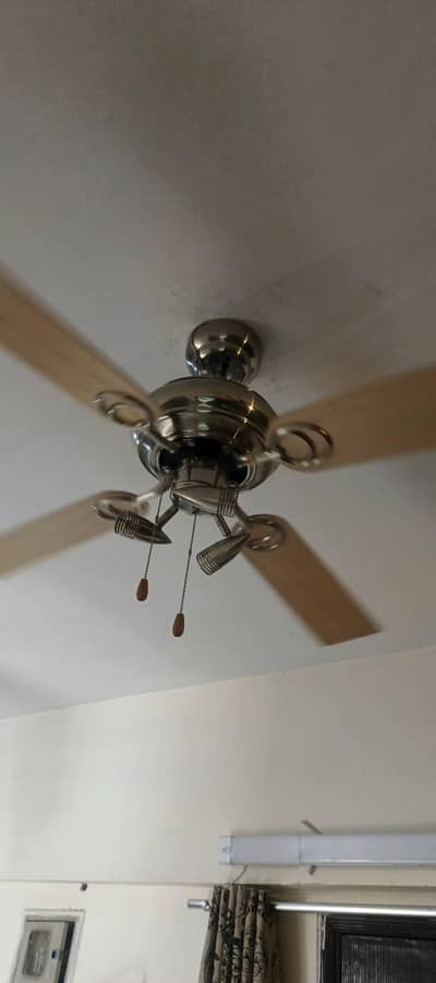 I am selling fan American brand with lamp  and fan wood not iron fan