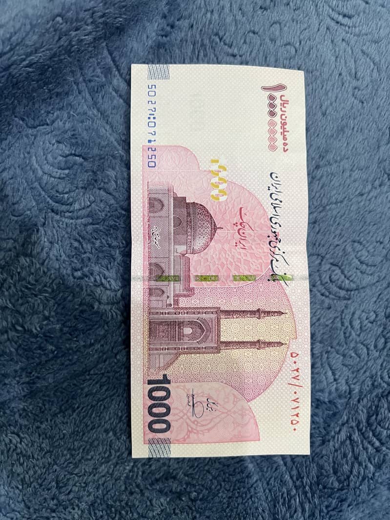 Collectable notes available 1