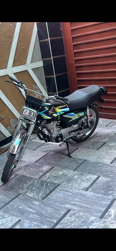 Honda 125 black