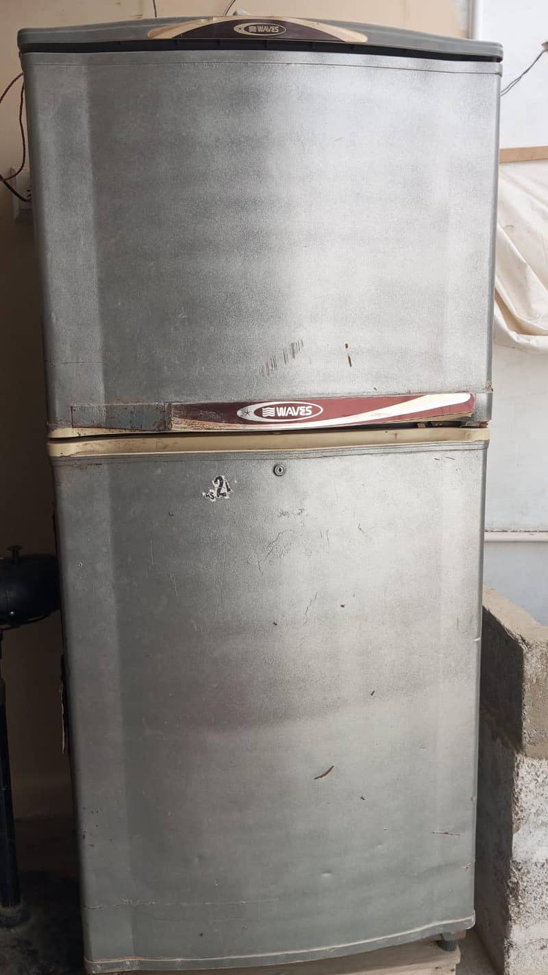 Waves Fridge 0